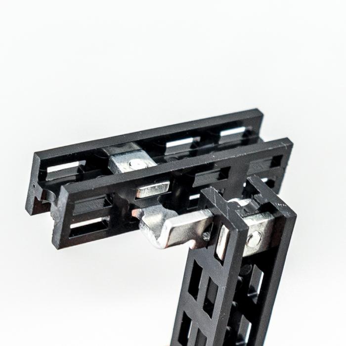 Totem L-Twisted Adjustable Bracket (20-Pack) @ electrokit (3 av 7)