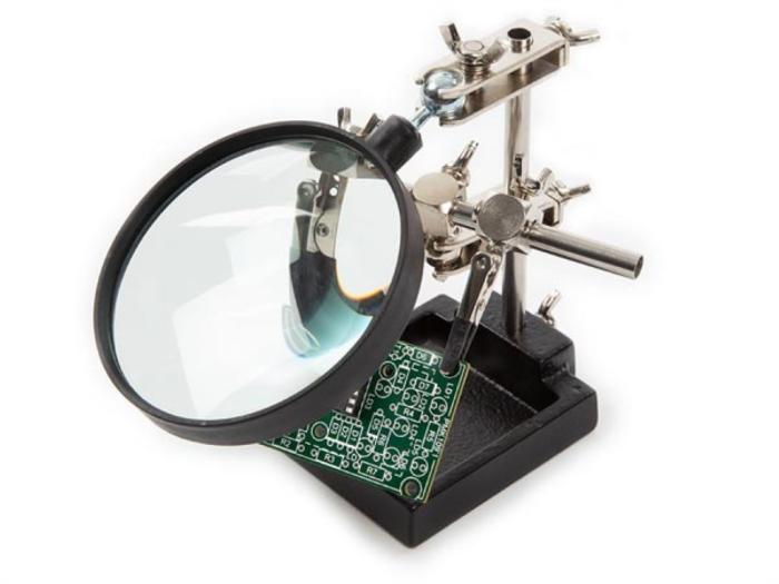 Helping hand with magnifier @ electrokit (3 of 3)