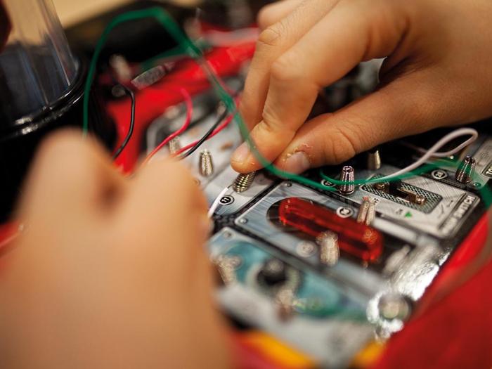 Experimentlåda för elektronik - 50 projekt @ electrokit (9 av 10)