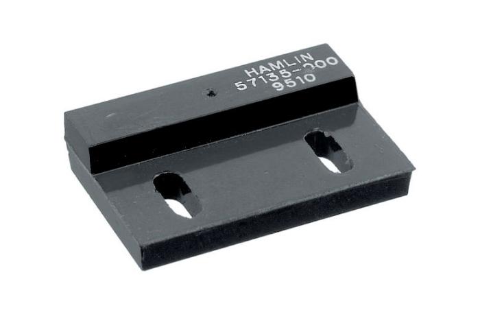 Magnet AlNiCo-5 29x19x6mm skruvfäste @ electrokit (1 av 1)