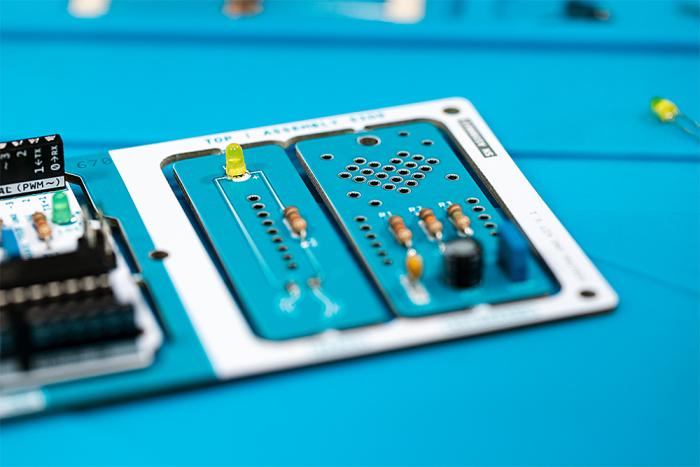 Arduino Make Your UNO Kit @ electrokit (16 av 16)