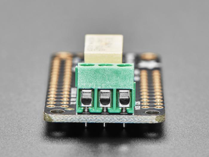 Non-Latching Mini Relay FeatherWing @ electrokit (4 av 6)
