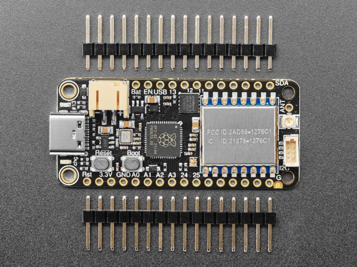 Adafruit Feather RP2040 RFM95 868MHz @ electrokit (3 av 8)