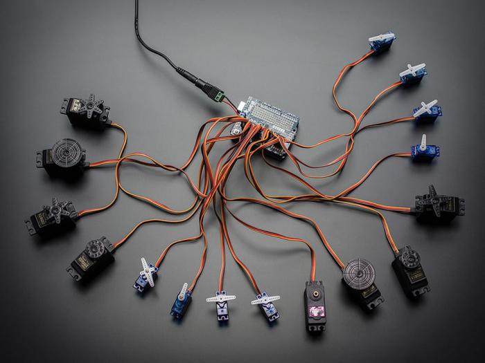 PWM servoshield 16 kanaler I2C för Arduino Uno R3/R4 @ electrokit (6 av 6)