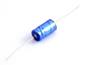 Elektrolytkondensator 470uF 10V axiell &oslash;8x16mm 2000h @ electrokit