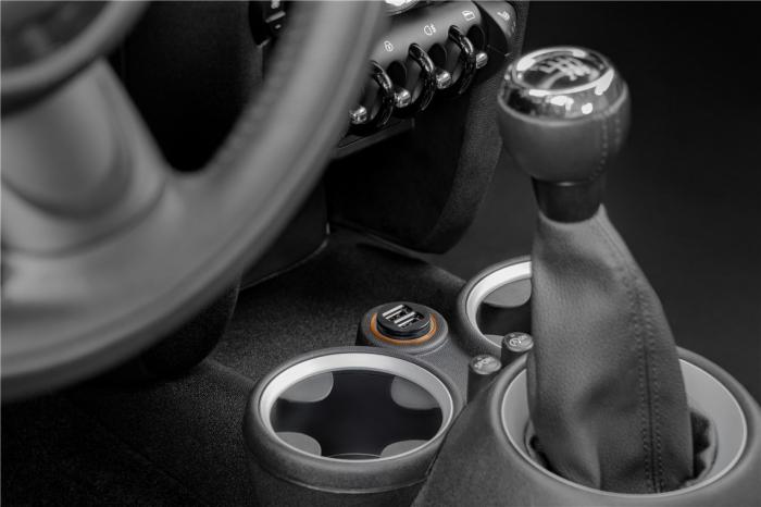 Dual USB car charger 12W 2.4A @ electrokit (3 of 3)