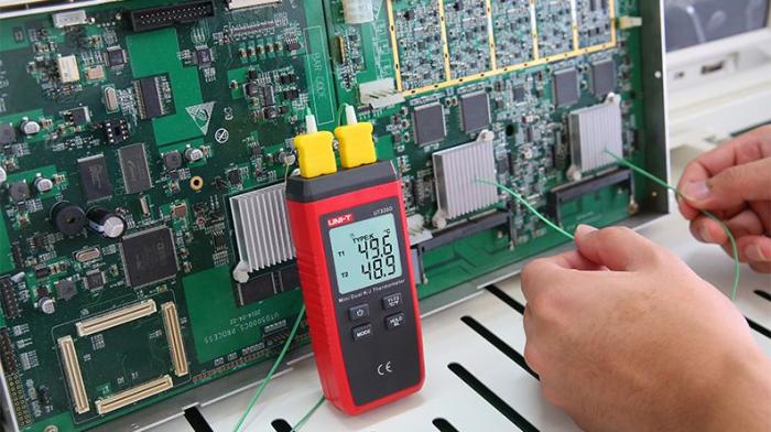 Labbtermometer 2-kanaler Uni-T UT320D -50°C till 1300°C @ electrokit (4 av 4)