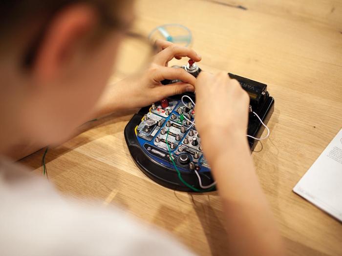 Experimentlåda för elektronik - 18 projekt @ electrokit (10 av 10)