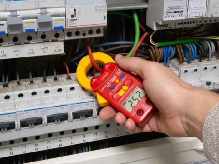 Digital clamp multimeter AC/DC ± 600V 500A @ electrokit (4 of 4)