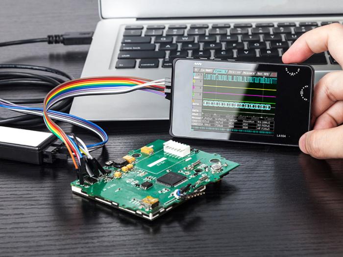 Logic analyzer 100MHz 4-ch handheld LA104 @ electrokit (3 of 6)