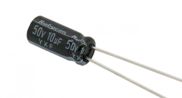 El.lyt 10uF 50V 105C ø5x11mm @ electrokit